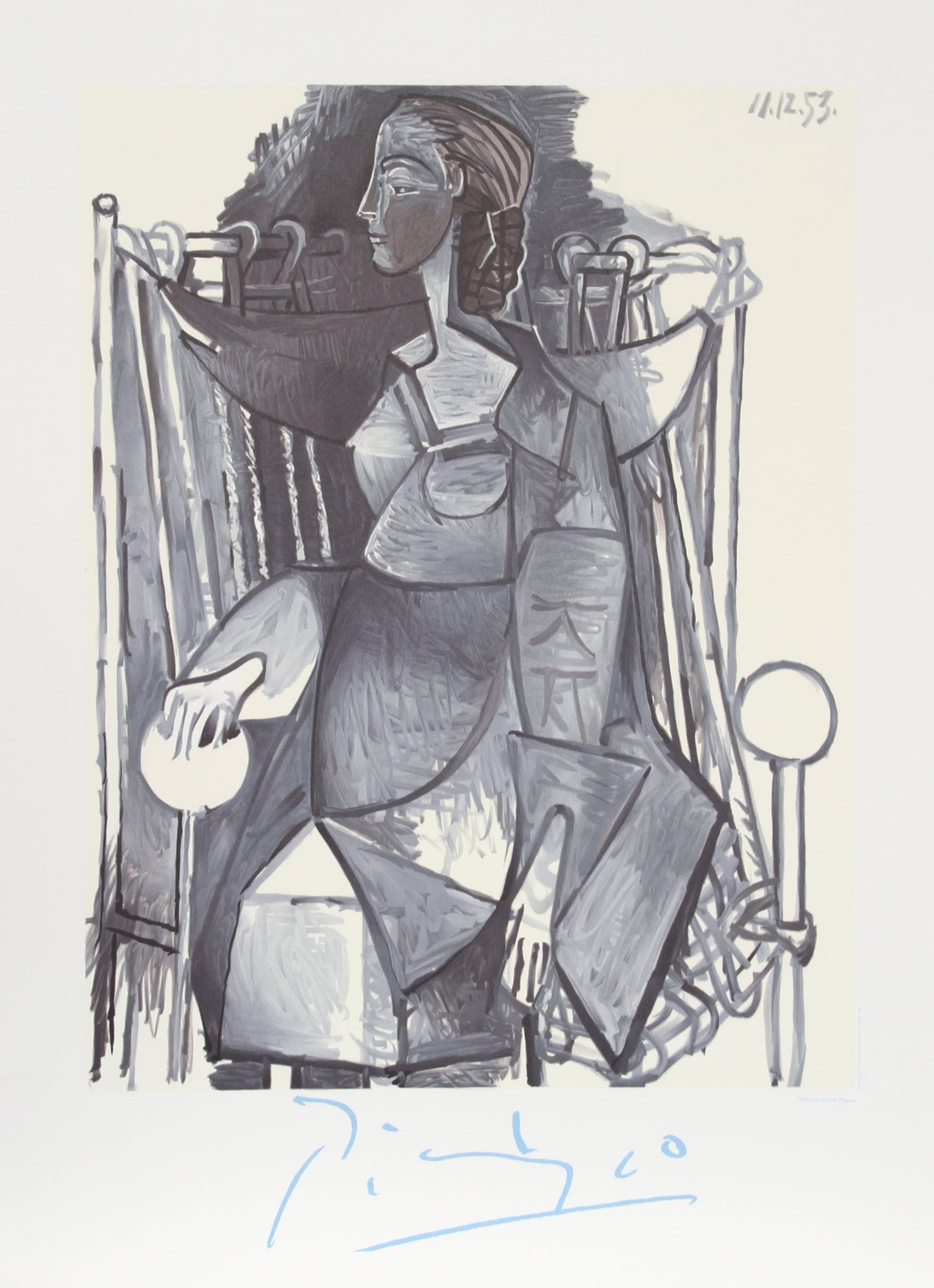 Femme Assise dans un Fauteuil Tresse