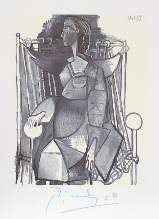 Femme Assise dans un Fauteuil Tresse